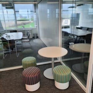optimisation d'espaces de travail : un coin cosy pour une réunion improvisée