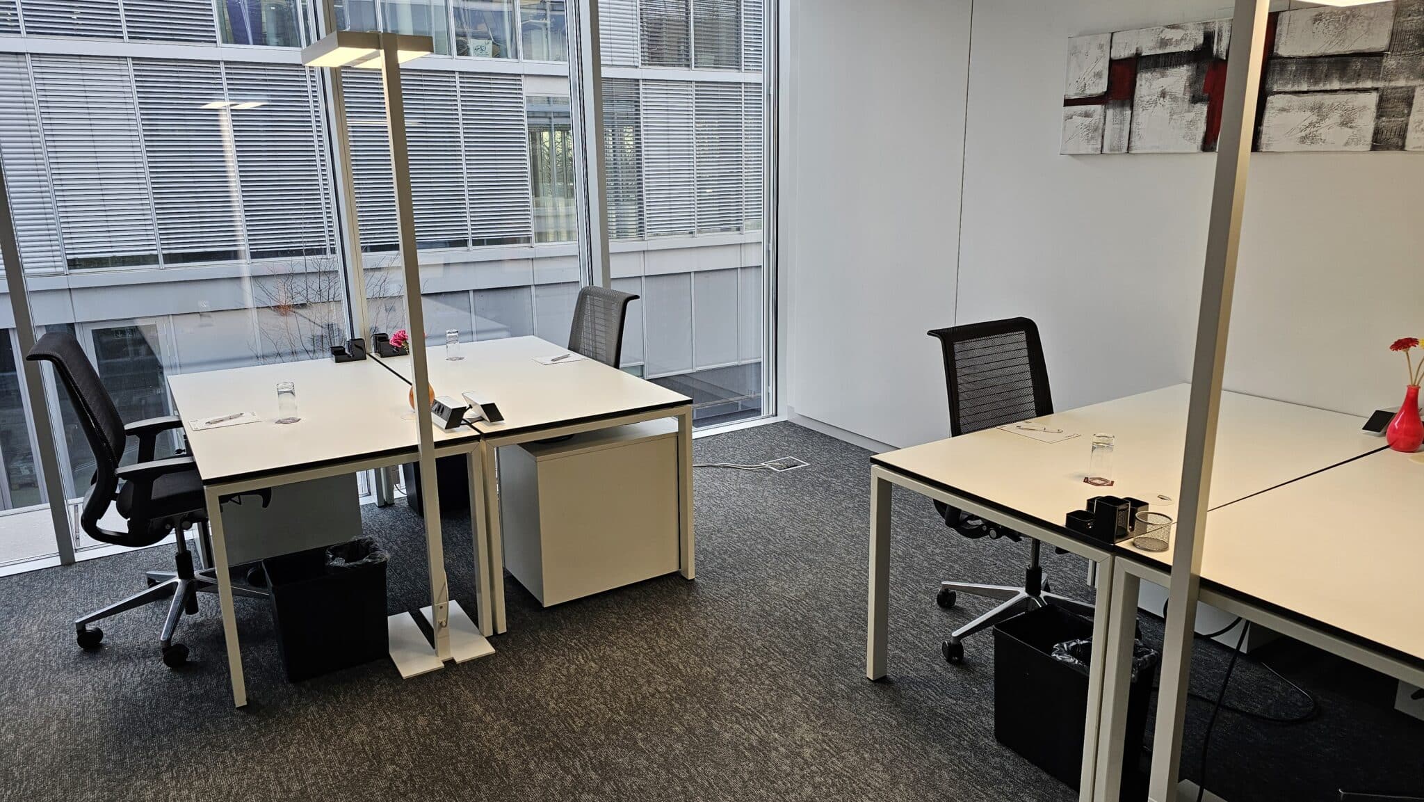 un espaces de coworking pour 4 personnes